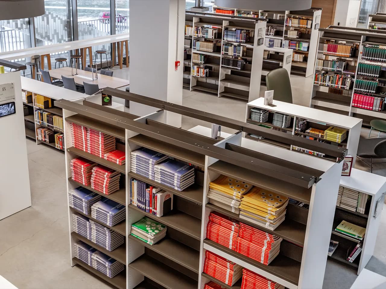 Bibliotēkas un mācību zonas