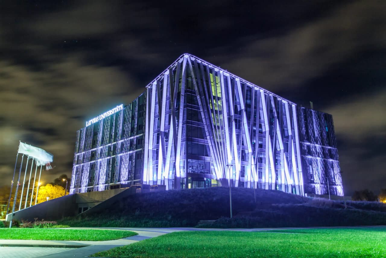 Latvijas Universitāte: Dabas māja un Zinātņu māja 13